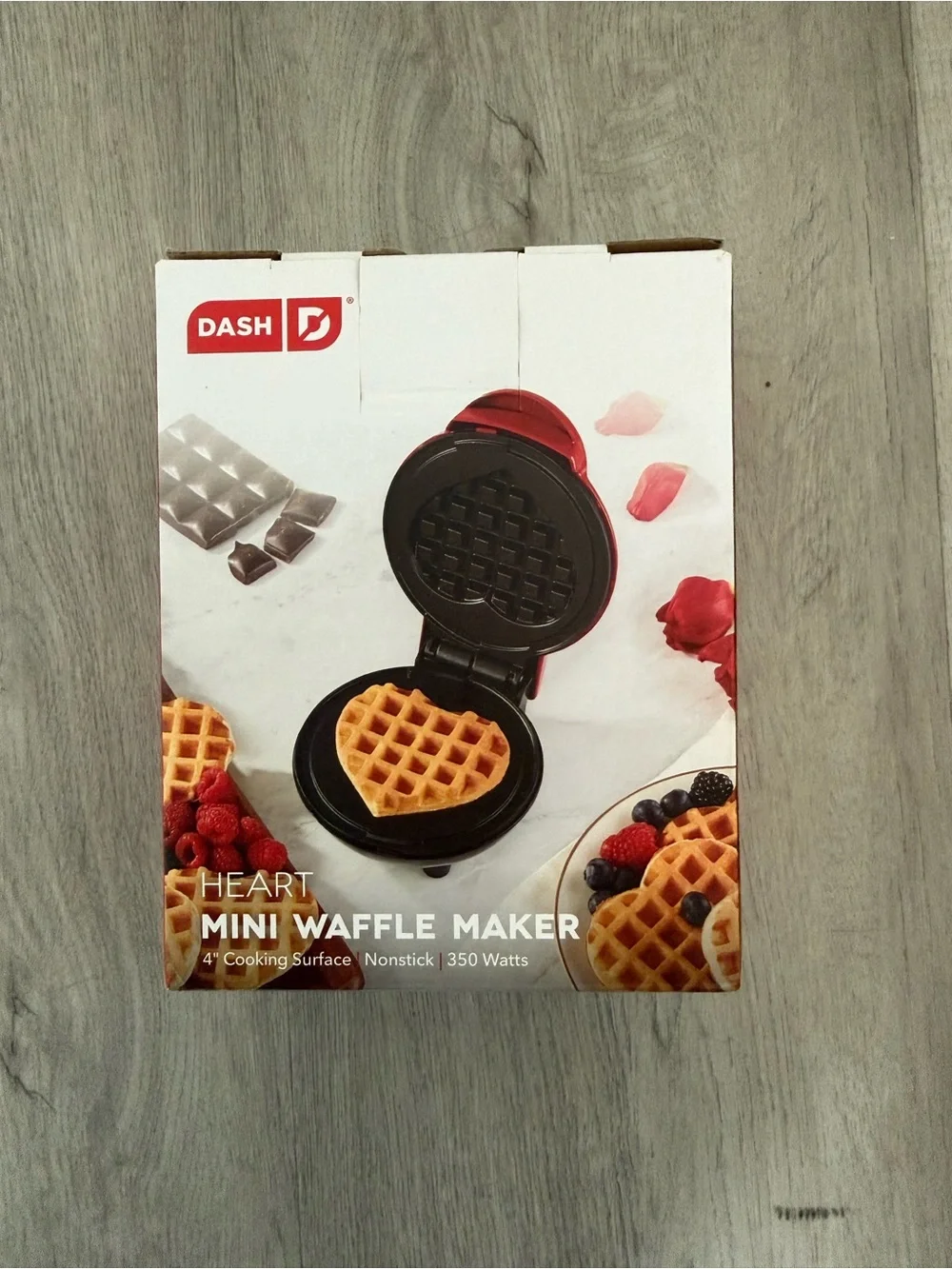 ❤️ Dash Heart Mini Waffle Maker in Red